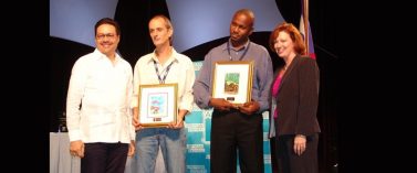 Receiving CHA award for Excellence in tourism reporting | 2004